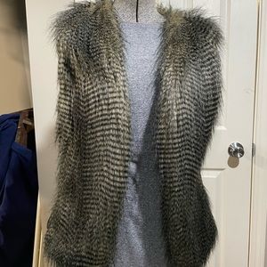 Forever 21 Gray Faux Feather Fur Vest - Medium